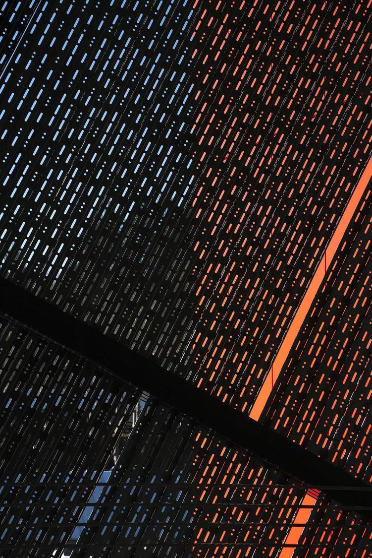 亚洲照明设计师协会丨光影下的冲孔板，金属界的颜值担当