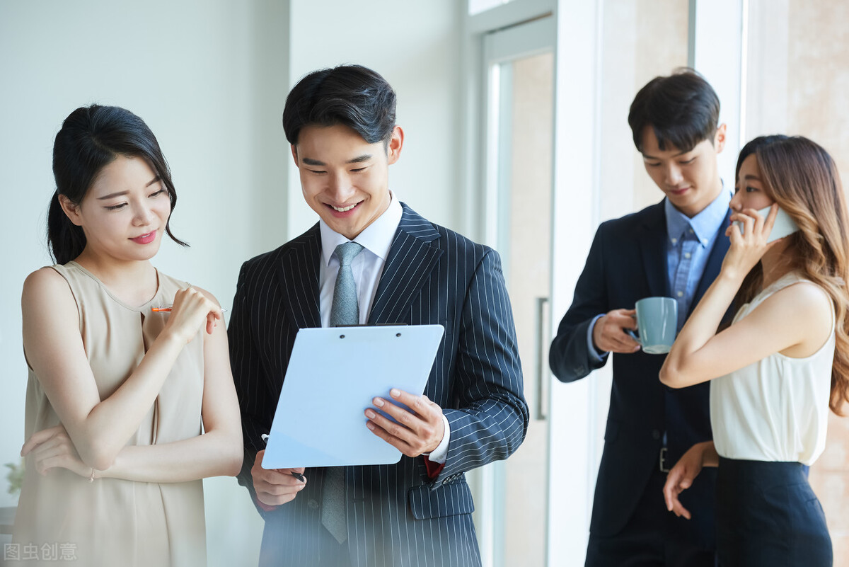 屌丝逆袭翻身记,屌丝逆袭的传奇人生视频