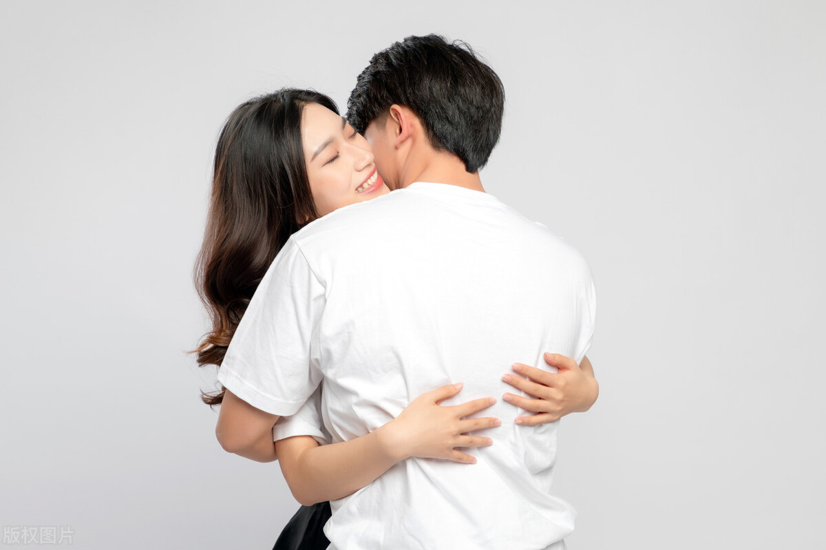 为什么一旦有了肢体接触会心动,在一起久了怎么找回心动的感觉