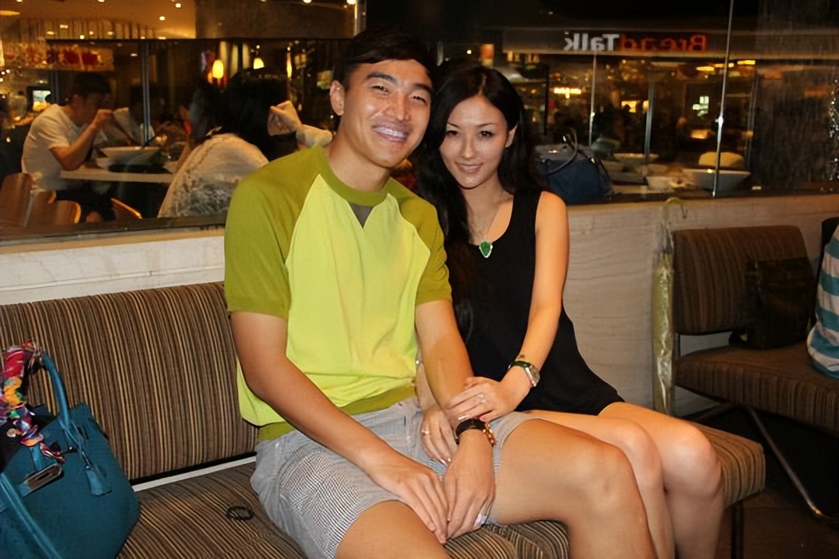 国足太太团斗艳美如画,国足太太团真实身材