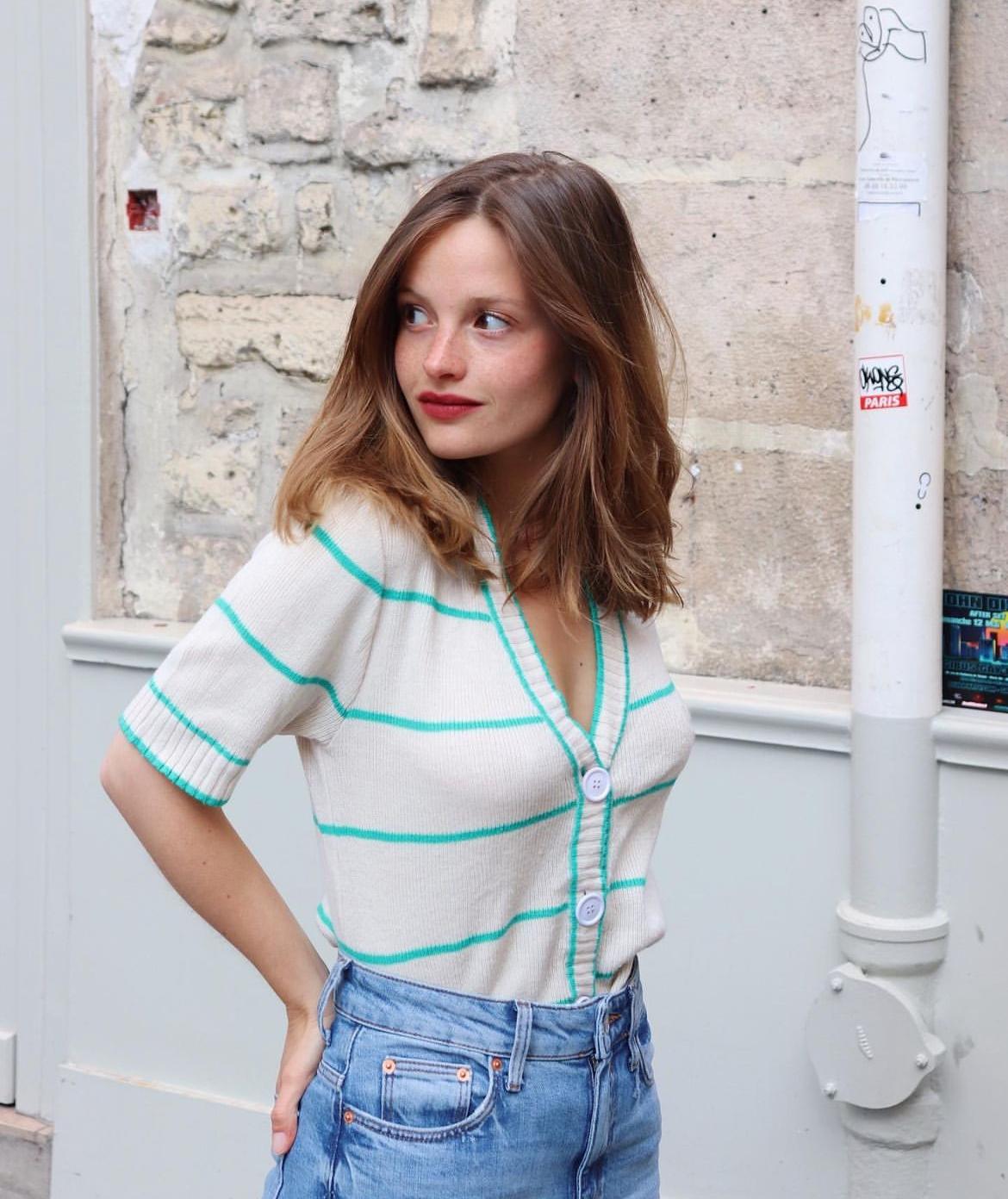 新款t恤时尚百搭减龄款,今年流行卫衣搭t恤