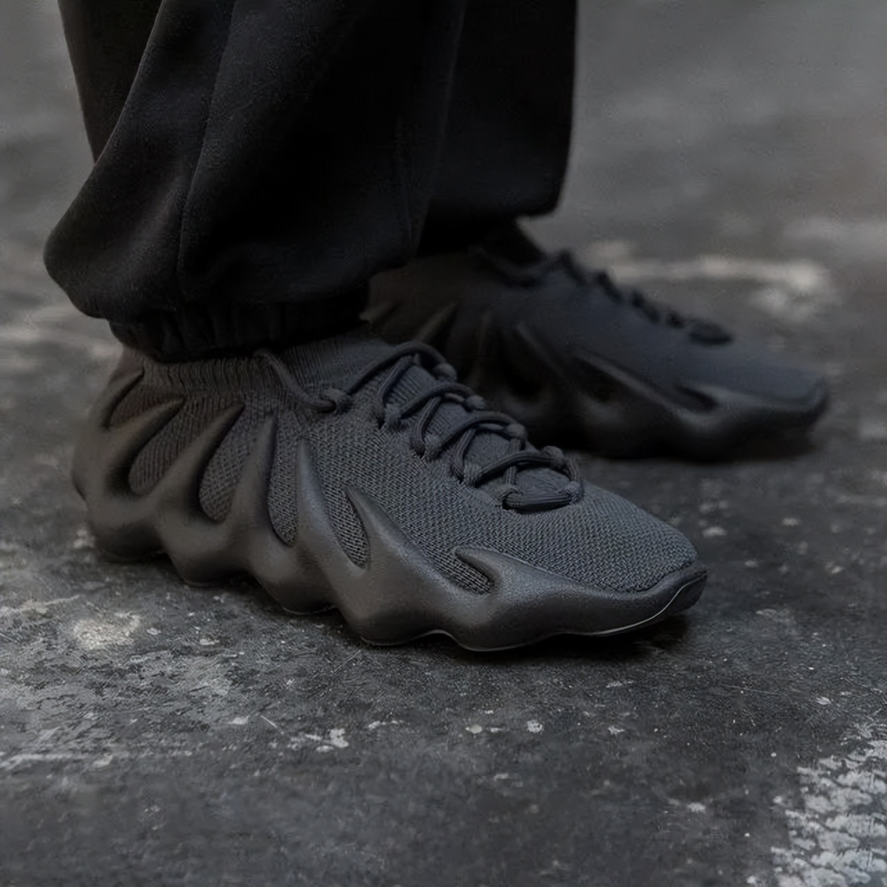 adidas重新发售yeezy (adidas yeezy积压库存超5亿美元)