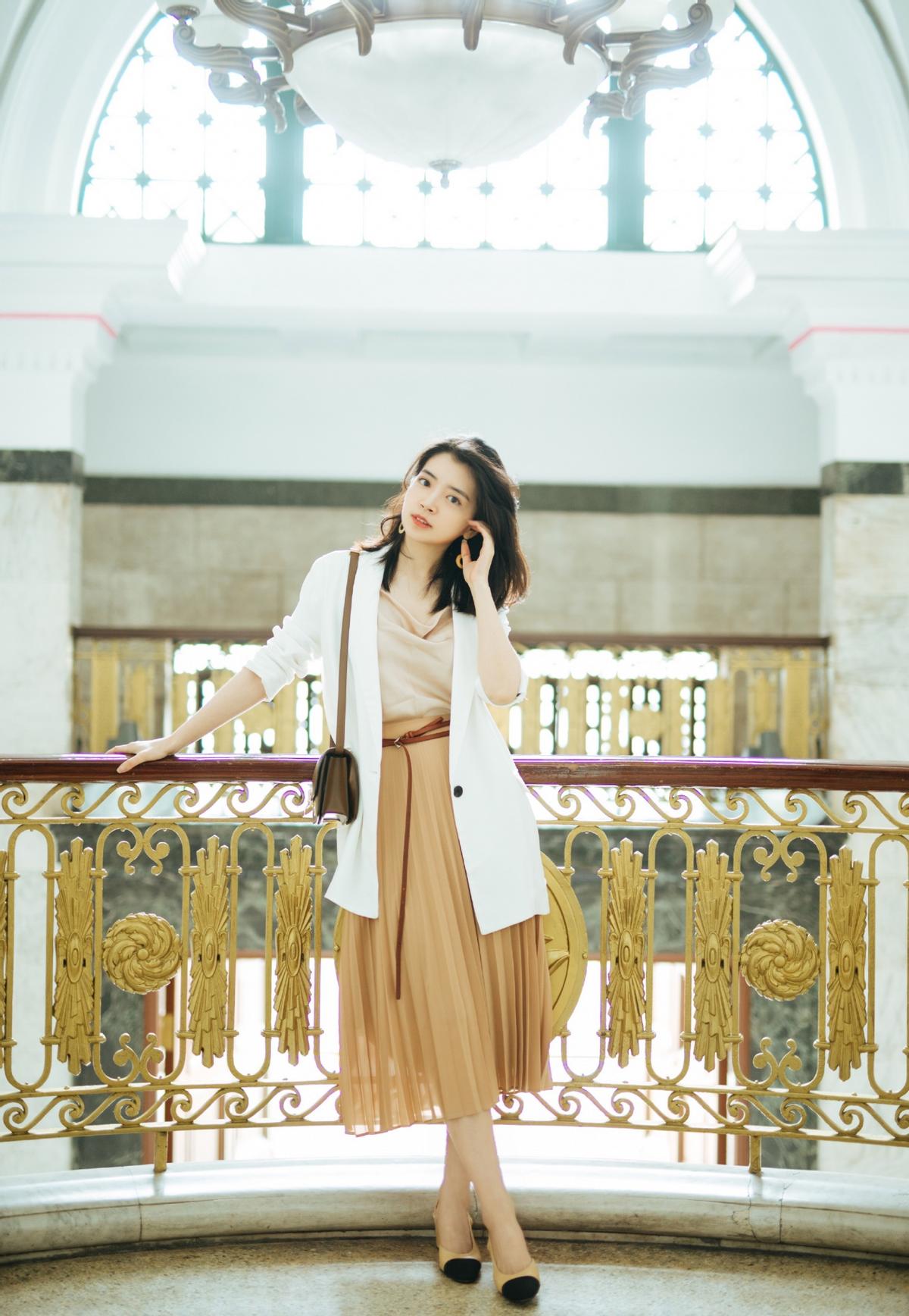 一条“腰带”打造衣橱精致感，学习博主三木怎么搭，高级又有气质