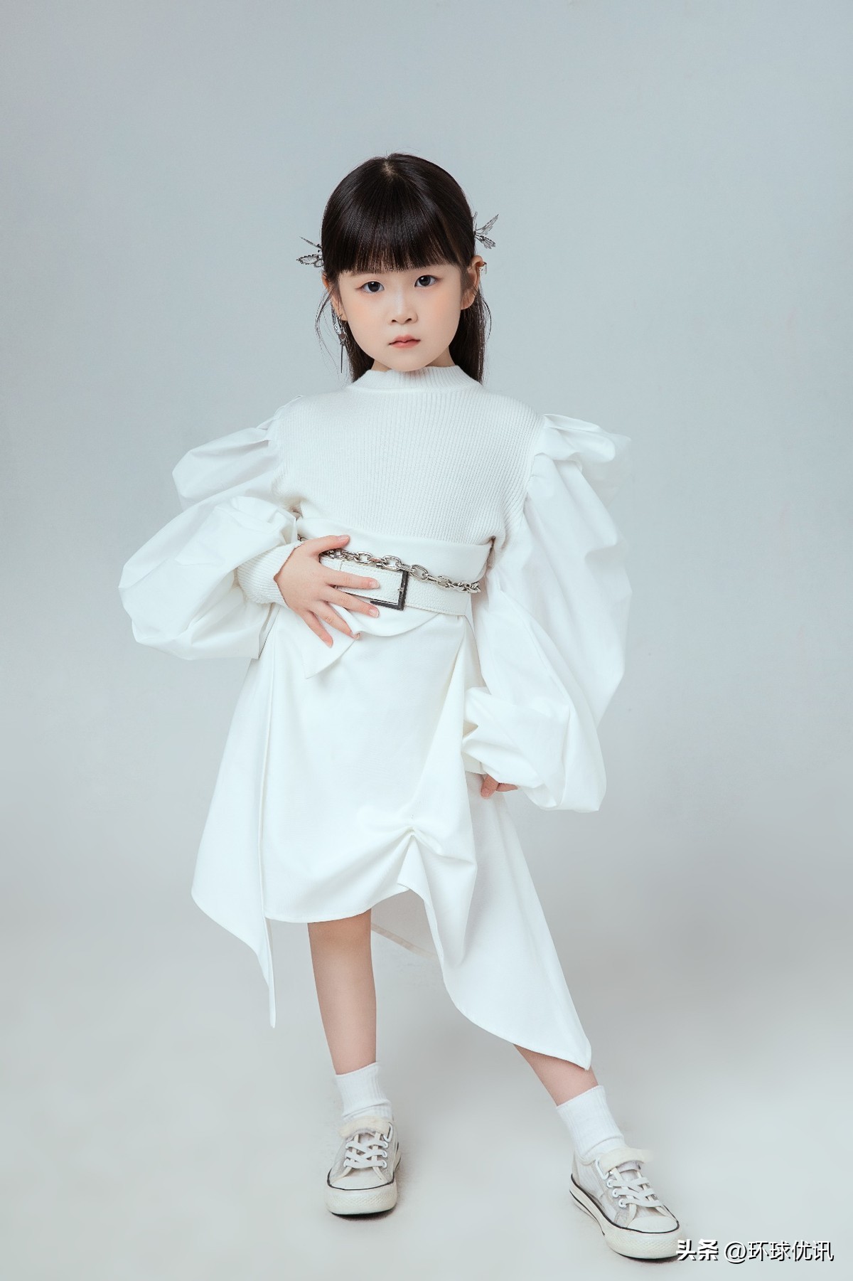 小超模胡芯彤担任2022SZ少儿时尚周代言人玩转时尚舞台！