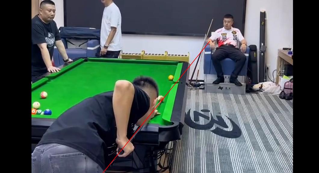 并不是所有有瞄左打右习惯的人都知道自己在“瞄左打右”