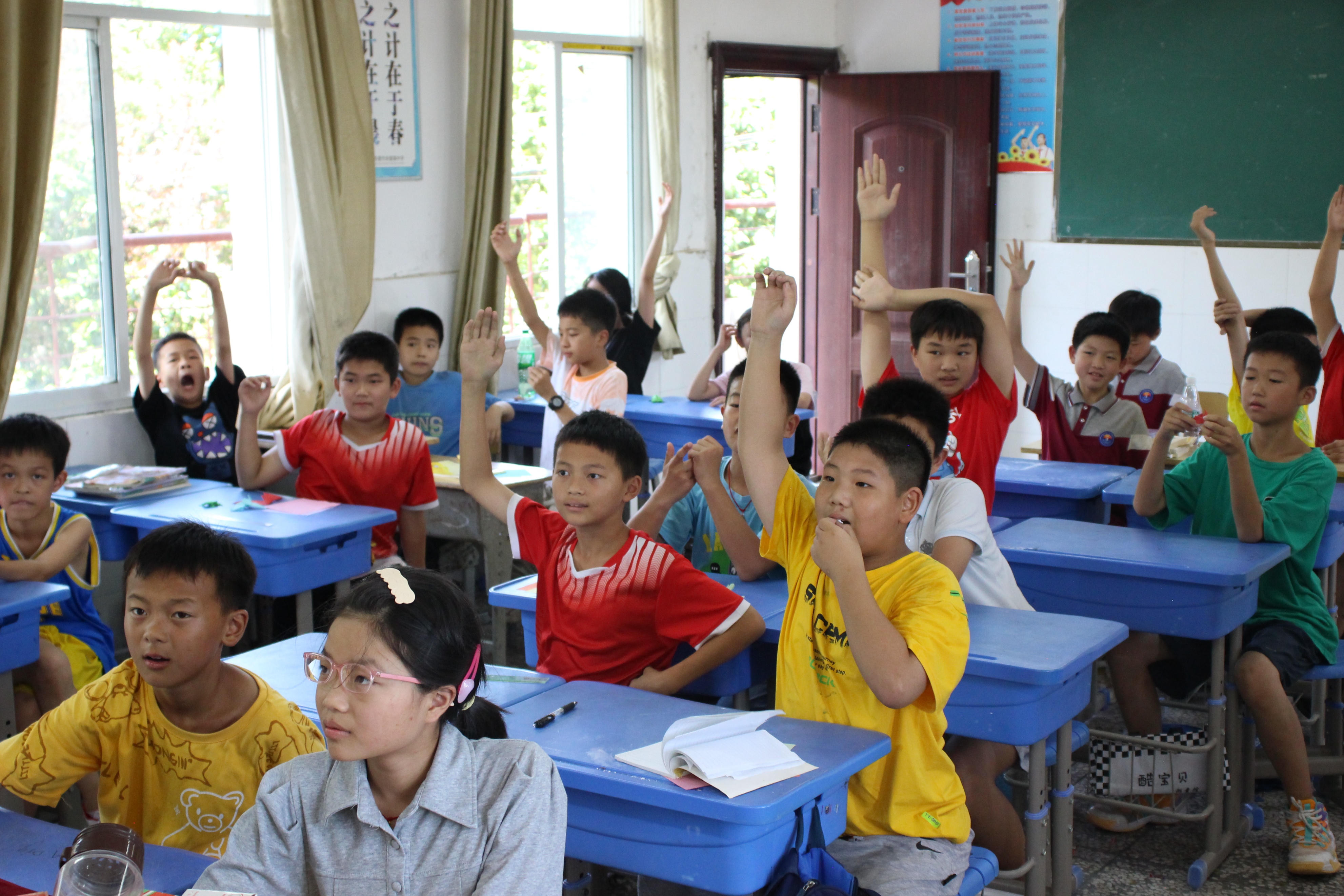 三下乡怎么给小朋友做自我介绍,三下乡自我介绍大学生