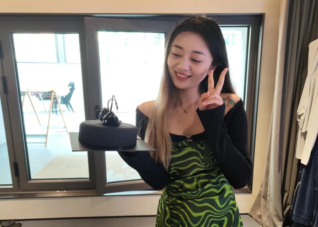 母亲财务自由后和女儿成为朋友:支持恋爱文身,拒绝为家庭牺牲