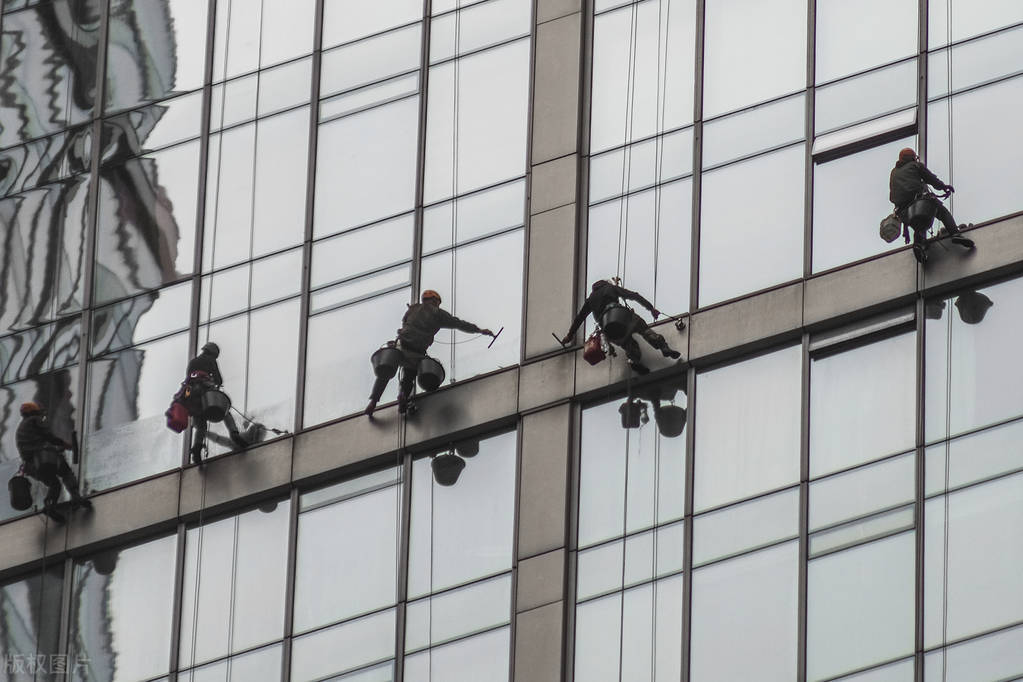 重庆高空外墙玻璃清洗公司,黔江附近高空外墙清洗公司