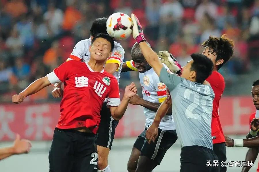 河南建业为什么要换球衣颜色,河南建业新赛季官方写真