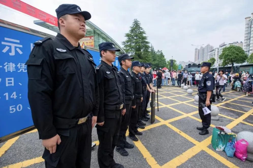 警警护航高考完整版,护航高考交警通行视频
