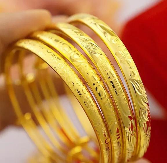 黄金会涨到800元一克吗今日金价,金价暴涨有人变现33万