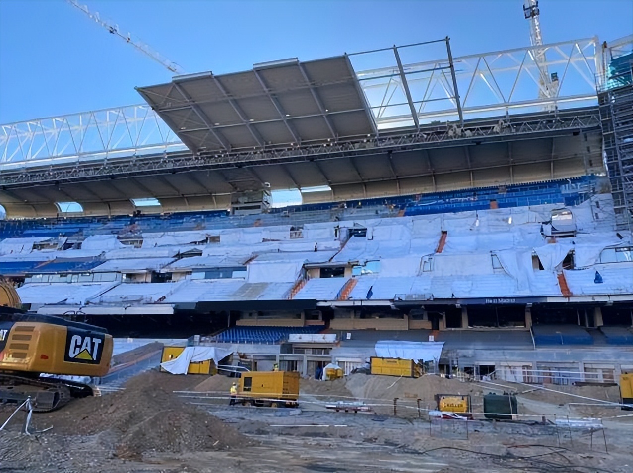 翻新一个50平的房子要多少钱,翻新8人制足球场需要多少钱