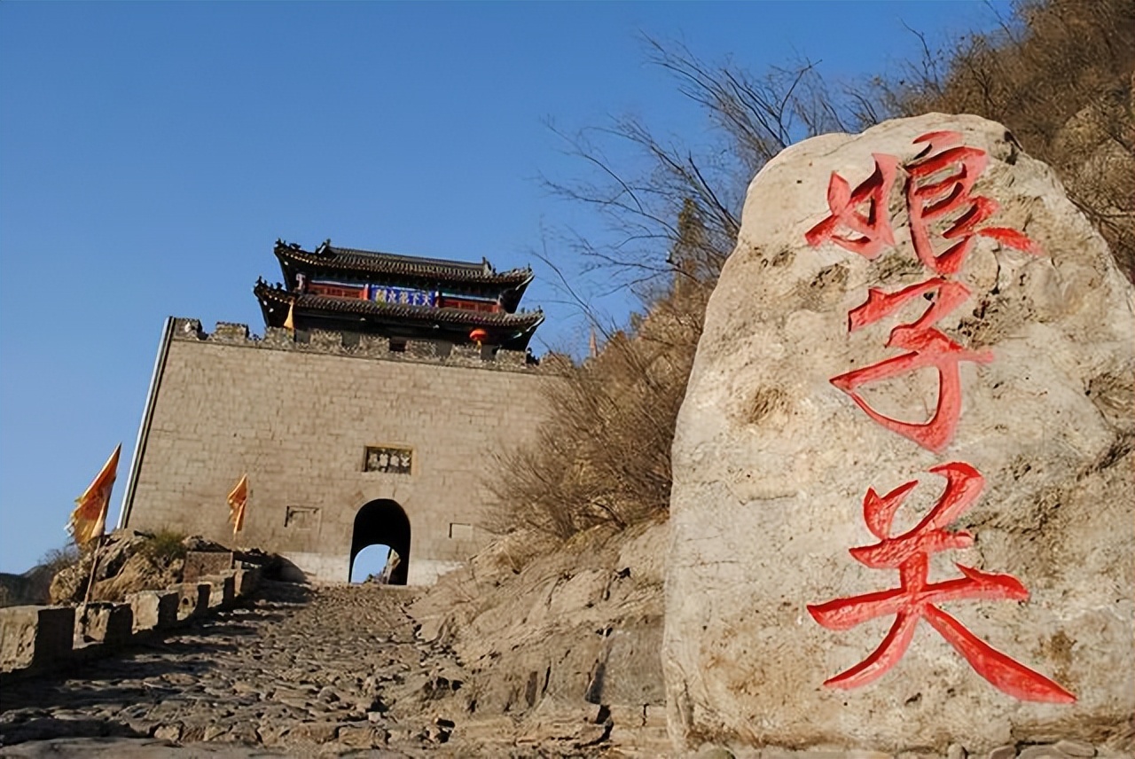 岳飞从军后具体都担任过什么官职？大致相当于现在的什么职务？