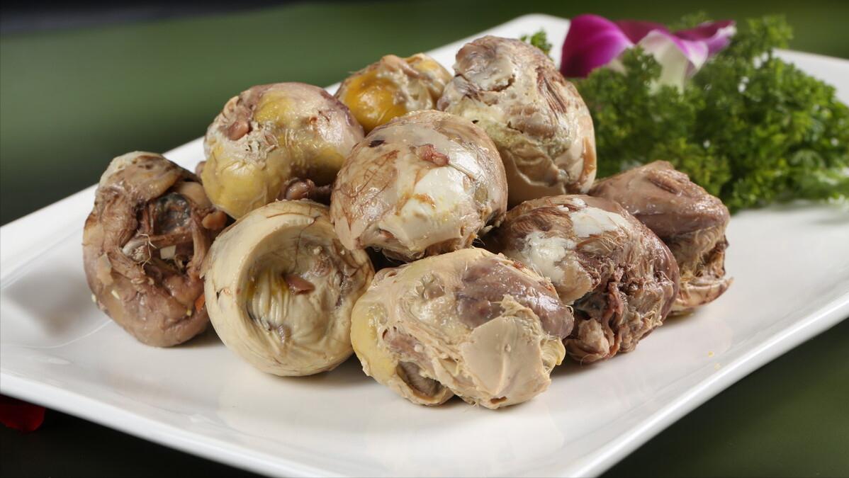 老外不敢吃的七种中国美食，国人吃的嘎嘎香，老外倒找钱也不肯吃