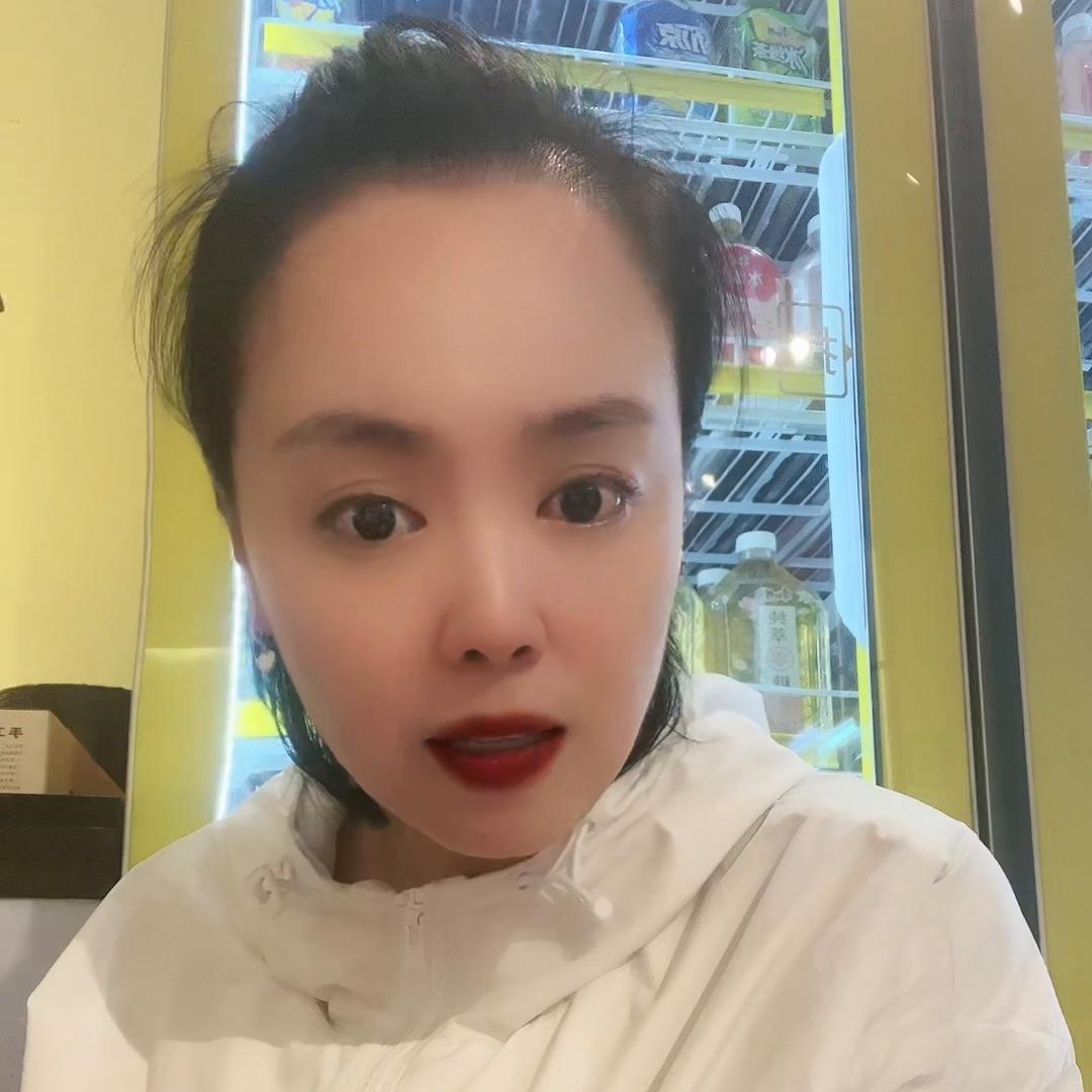 这么说话有可能会得罪一批人，但我就愿意做真实的自己，不...