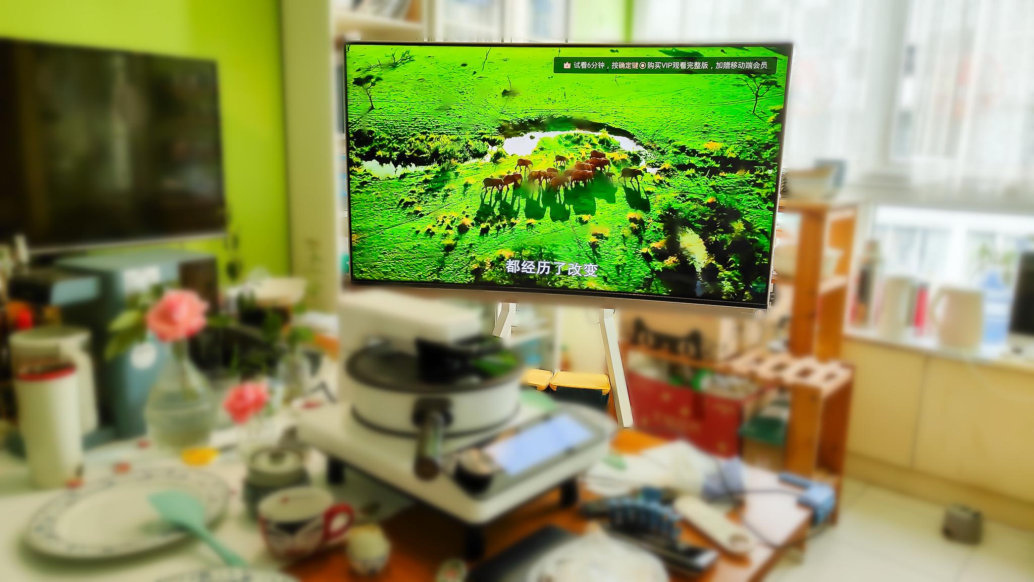 还在纠结电视用壁挂还是电视柜？有第三种方法！从此处处是C位