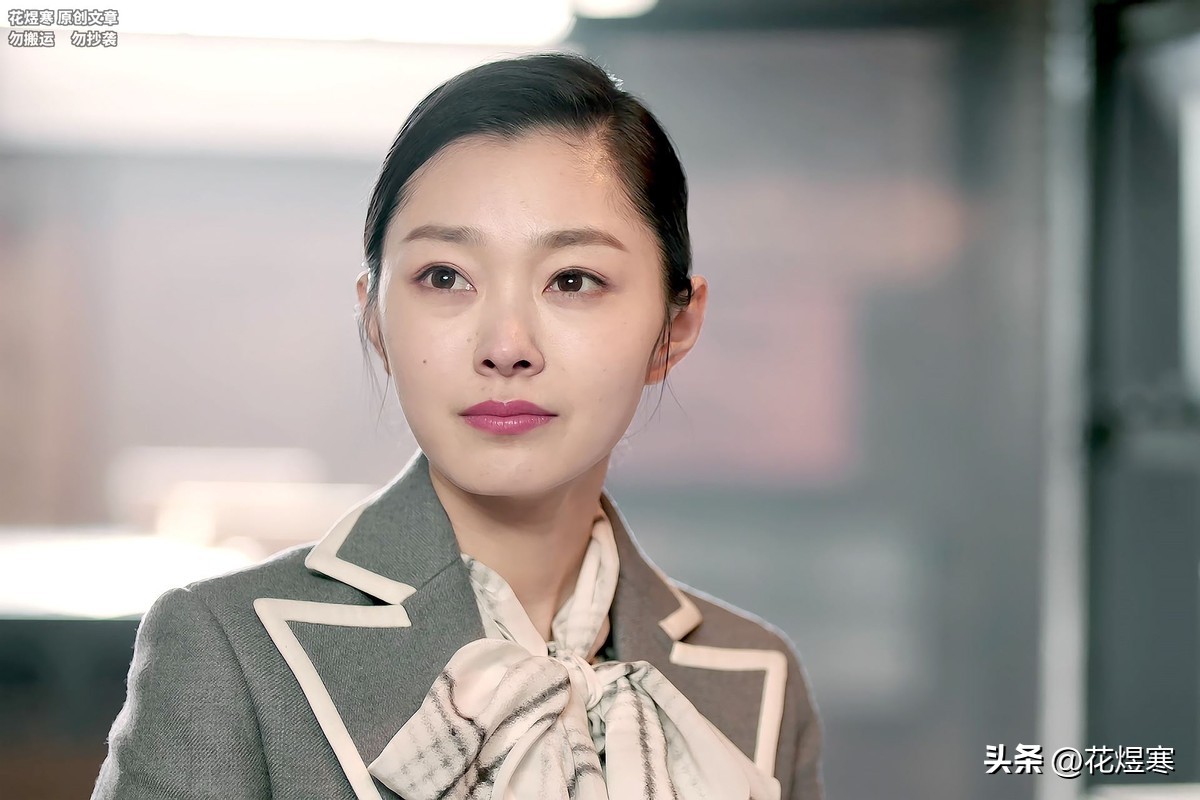 《蜂巢》“笨”到审讯只会借助药物，“巧”到开锁只需一根铁丝