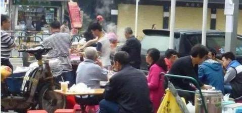 从富豪吃地摊早饭说起