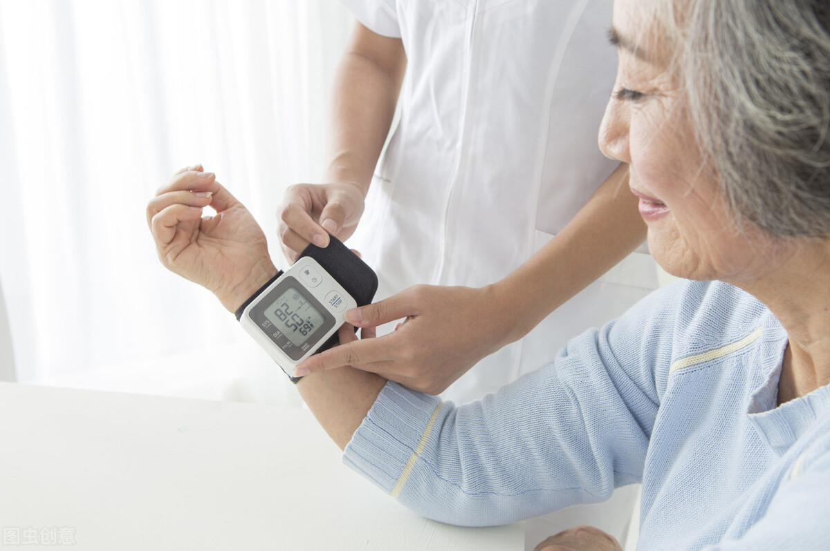 立冬前后每天晚上血压升高的原因,为什么冬至前血压会有波动