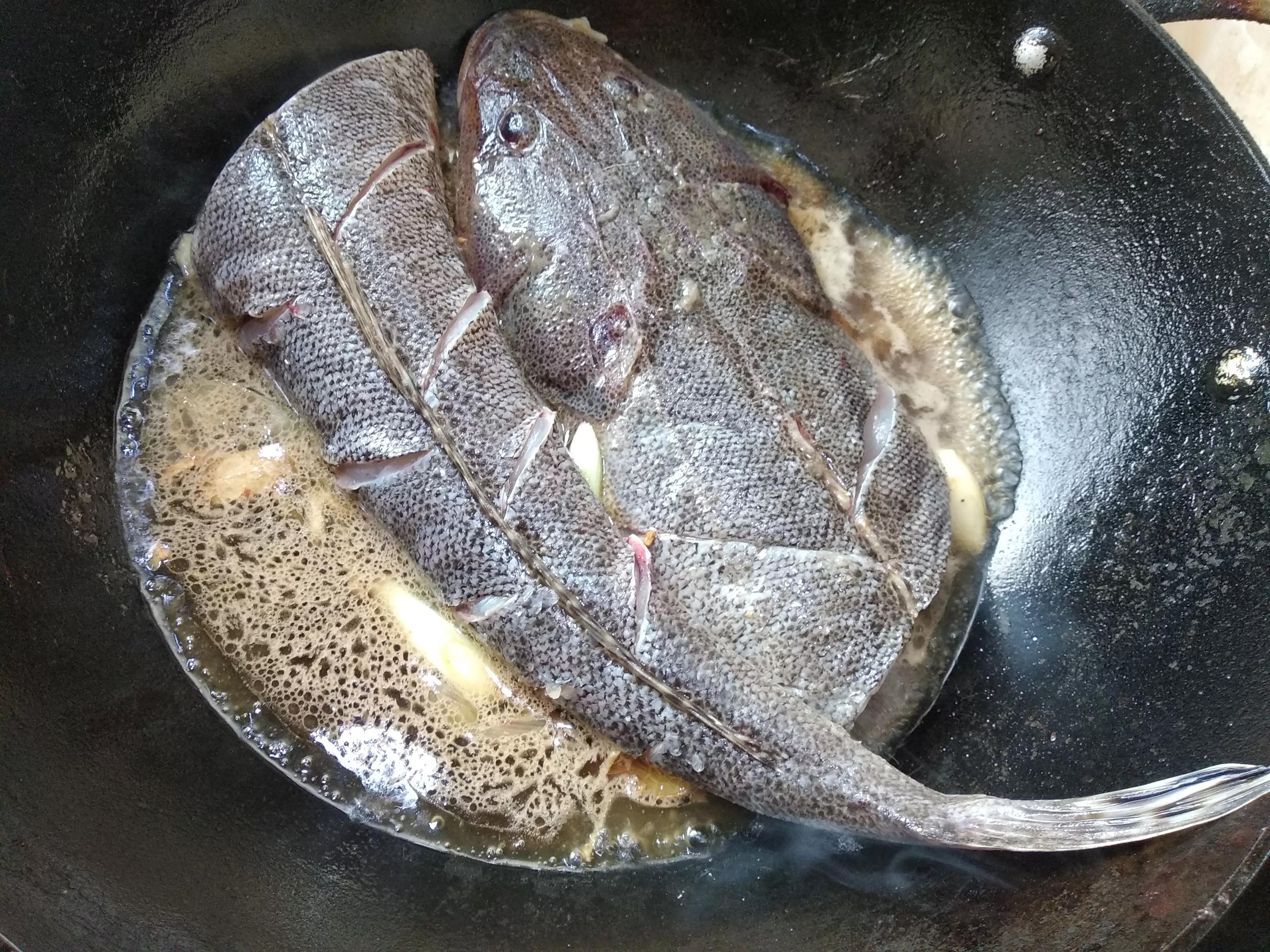 无论炖什么鱼牢记五不放六要放,清炖鱼不能放什么鱼