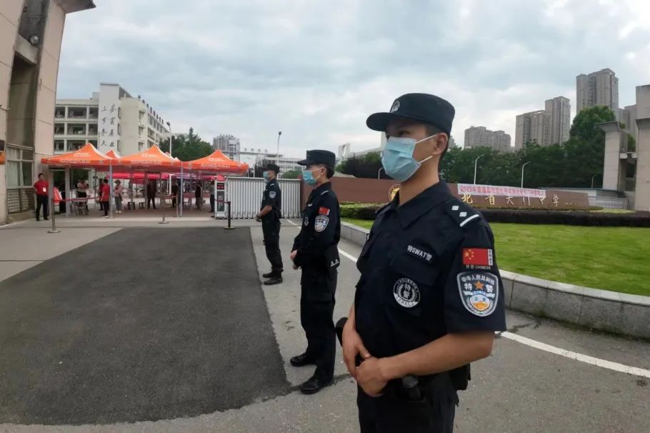 警警护航高考完整版,护航高考交警通行视频