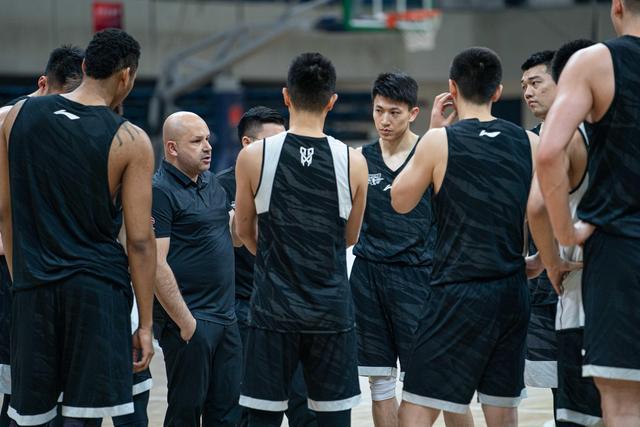 这8点，北京男篮的问题，终于被分析了个透彻