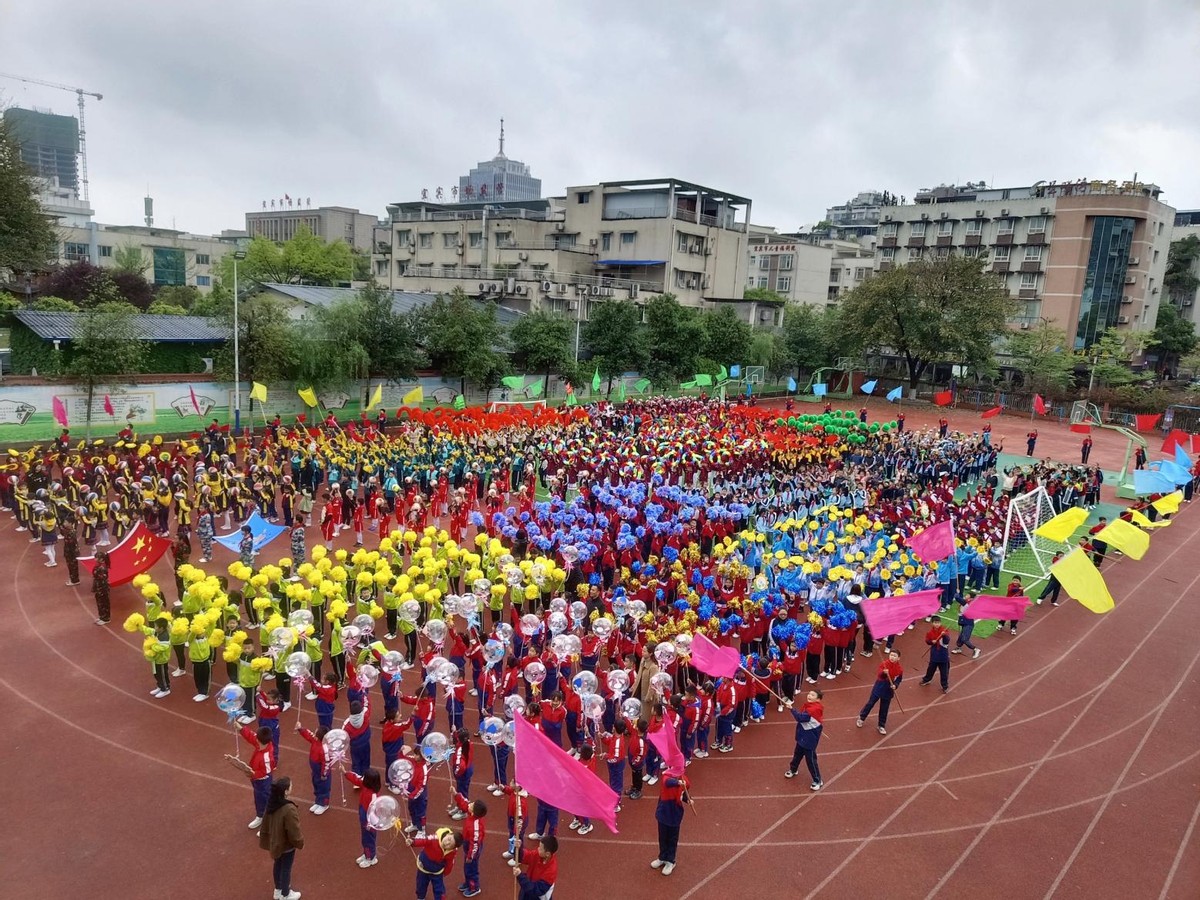 宜宾举办足球联赛的学校,航天小学运动会