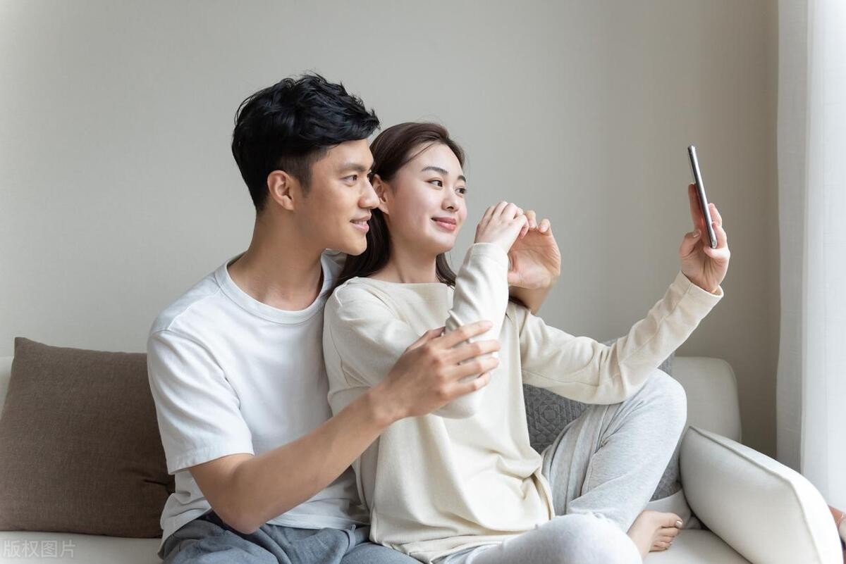 健康│随手一撕，姑娘手指肿成萝卜！看完你还敢手欠吗？