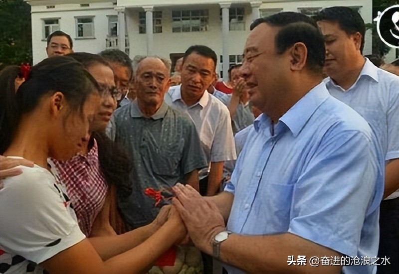 *养包**亲侄女、霸占下属干部妻子、敛财数亿元的原江西副省长史文清