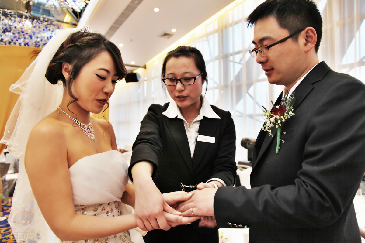 结婚7年怀不上孩子,愧对丈夫提出离婚,婆婆不允许