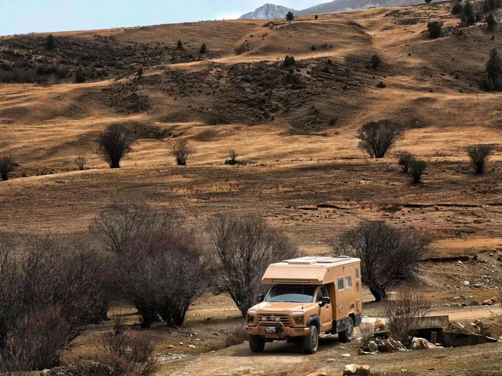 解锁藏区的绝美景观,自驾游福特B型房车西藏