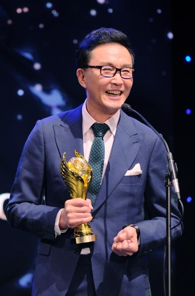 吴刚和妻子感情有多好,吴刚和老婆恩爱