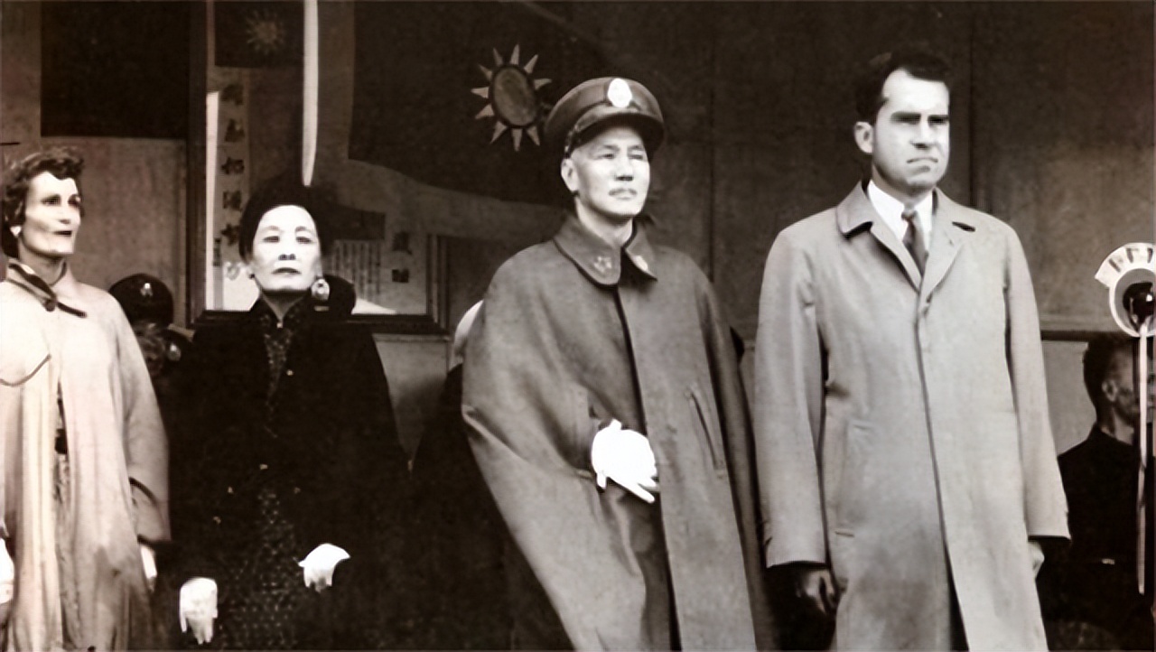 1992年，弥留之际的*先念李**留下唯一请求：将骨灰撒到曾经战斗之处