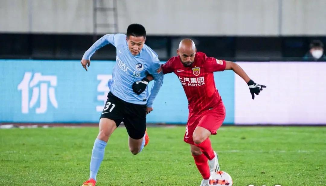 中超25轮最新战报泰山,现场直播中超第十一轮三镇vs泰山