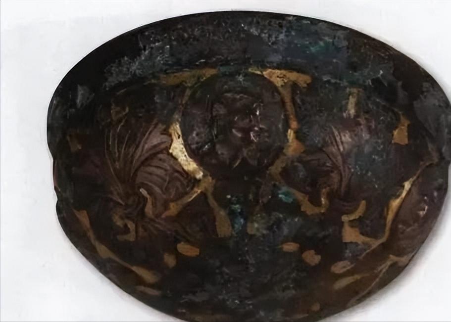 皎洁晶莹的大食国器物遇上文气舒展的宋朝，它们会发生怎样的碰撞