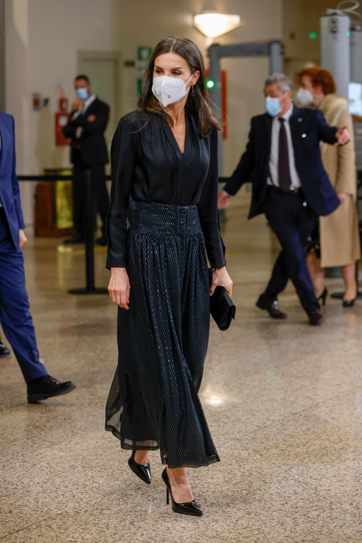 莱后年度第3次穿婆婆旧衣，这是穷到买不起新衣服，还是节俭入骨