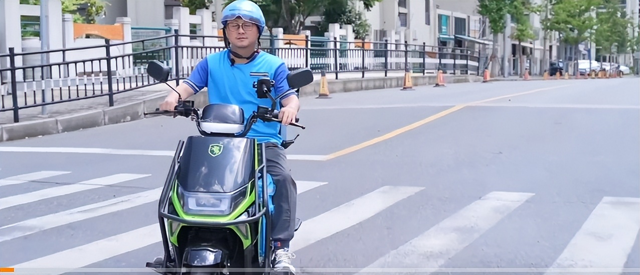 超越梦想的旋律：80后外卖员自学乐器3年上20次综艺，还清200万债