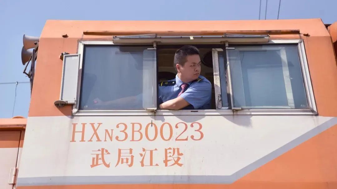 当火车司机要有哪些知识,成为火车司机要多长时间