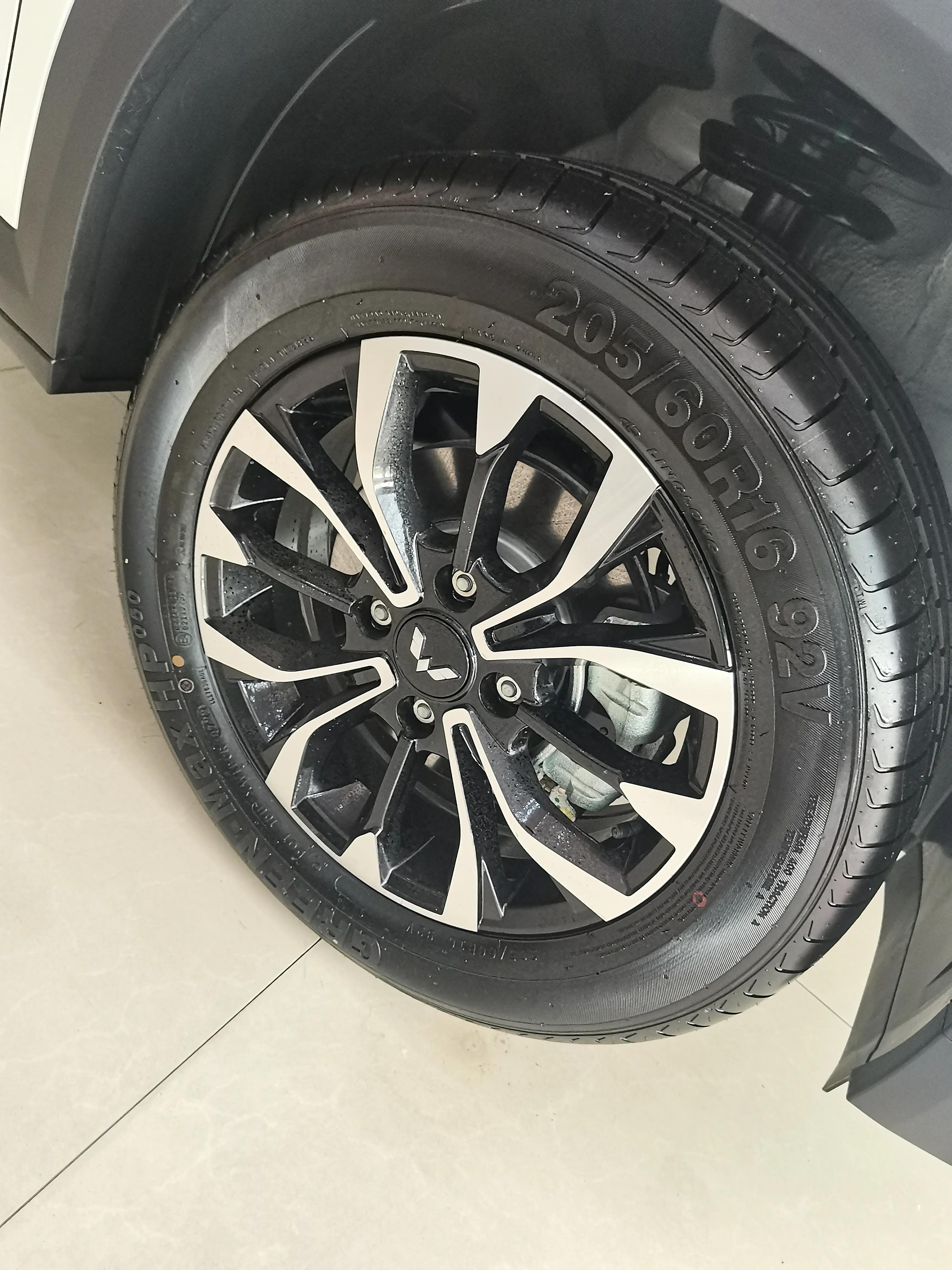 绿色五菱神车,绿色小五菱