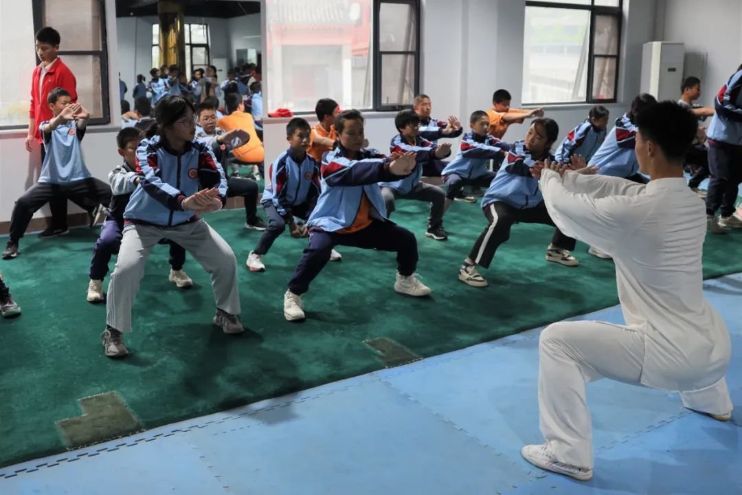 嵩山塔沟武术冬令营,塔沟武校同学探访