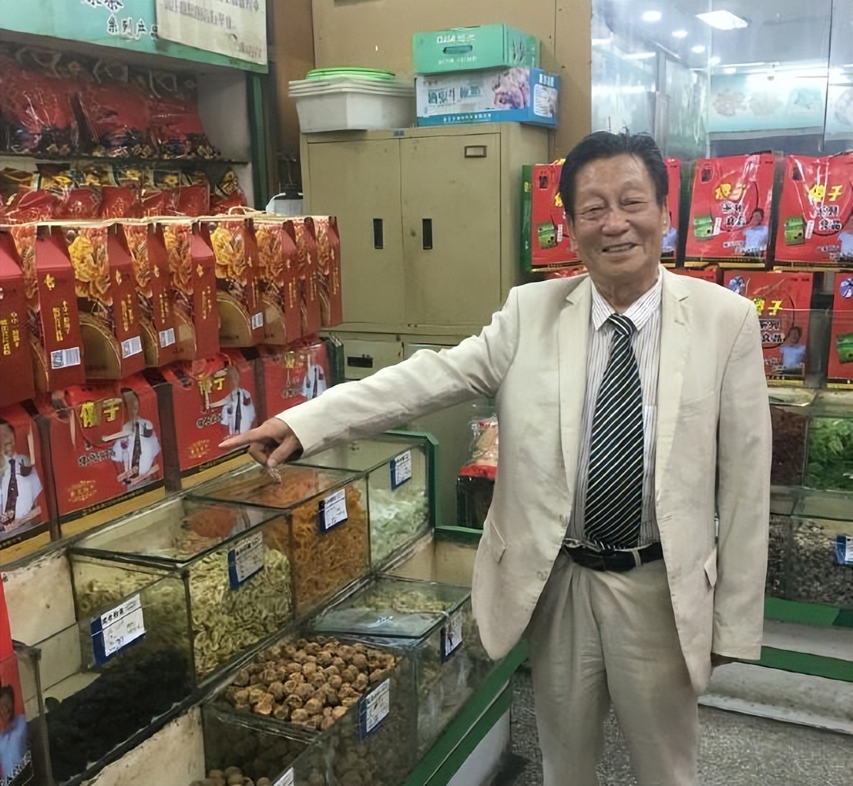 1976年男子靠卖瓜子成为百万富翁惹争议，*小平邓**得知后：先放一放