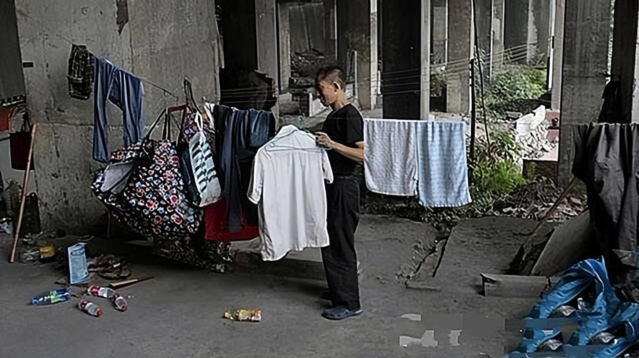 一小伙几十年研究彩票,小伙看破彩票机密一年挣80亿