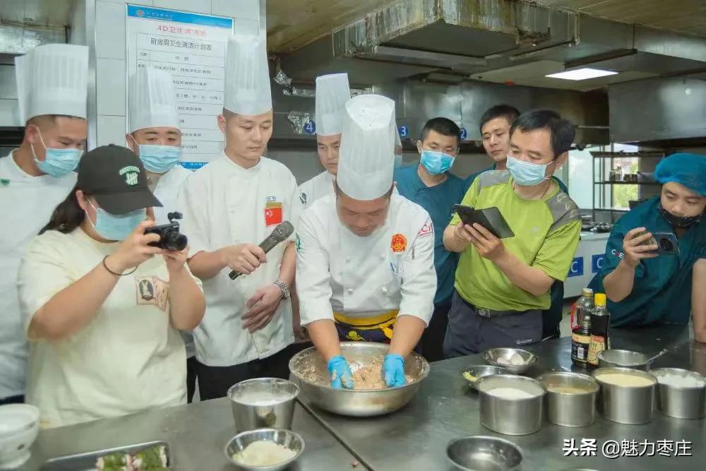 金尊国际酒店产教融合教研基地挂牌并举办淮扬菜教授演示品鉴活动