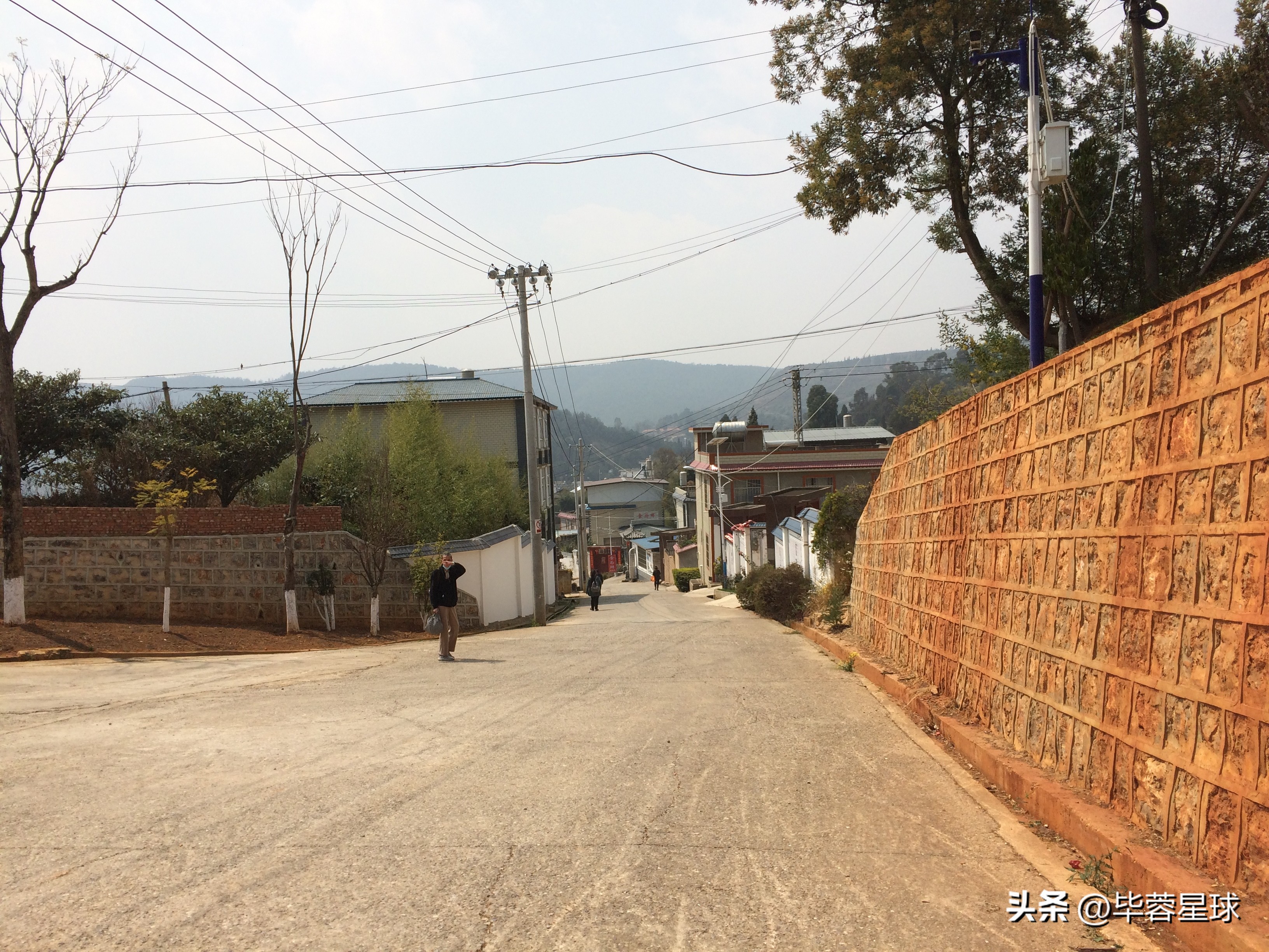 观音山公墓，为外婆下葬的一天，是提醒，是童年青春时代的告别