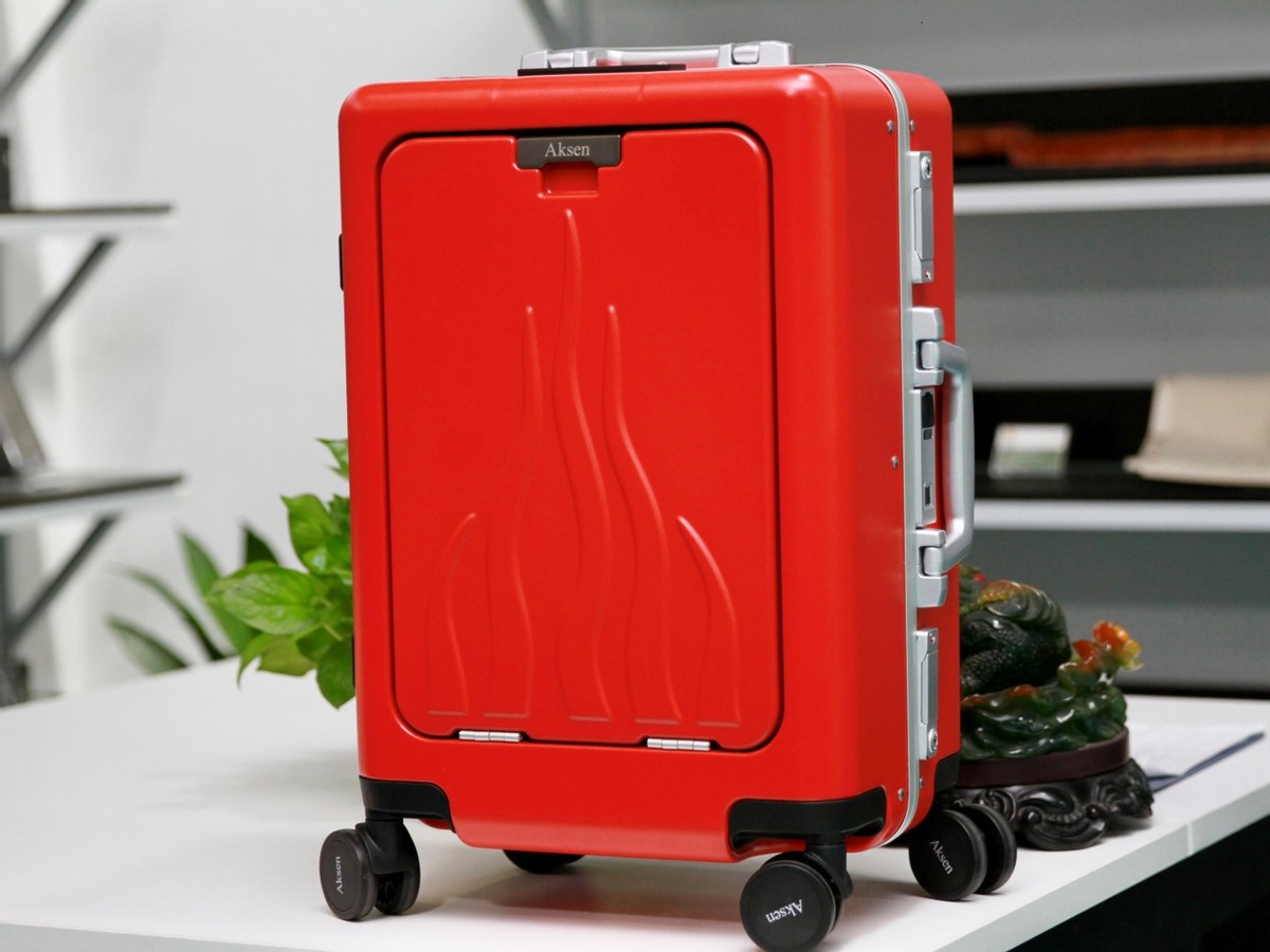 香港《经济导报》——奥凯盛箱包和陈来运先生的中国梦