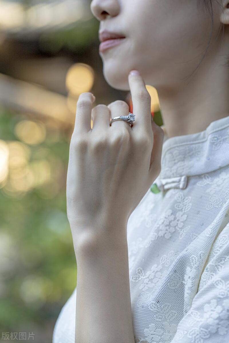 3万多买的钻戒能卖多少钱,3万块钱买的钻戒两年后还值多少