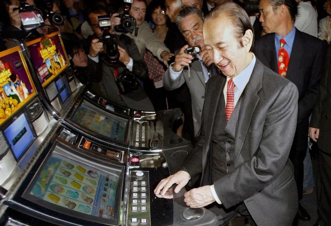 赌王何鸿燊，86万续命针连打11年，800万金丝楠木棺揭开世纪葬礼