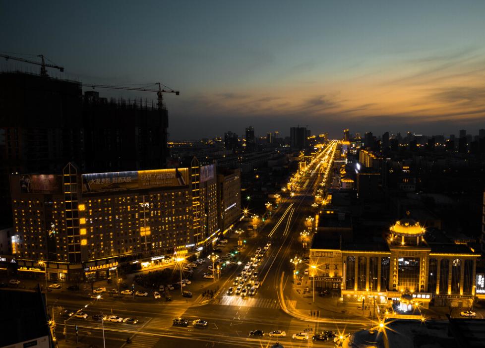 额济纳胡杨林沙漠王国,初夏的内蒙古额济纳大漠胡杨