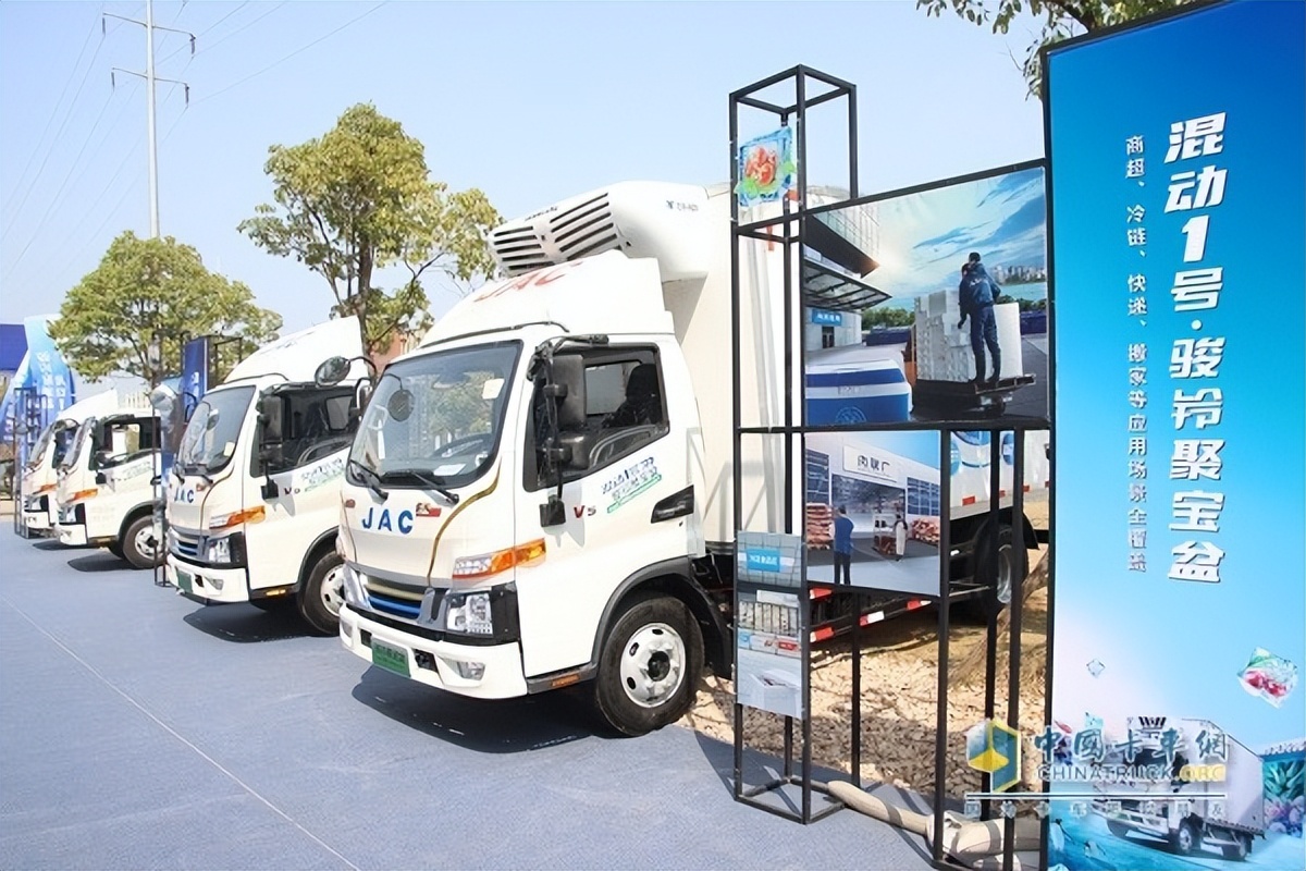 服装配送“潇湘”达人混动1号骏铃聚宝盆让他生意越来越好