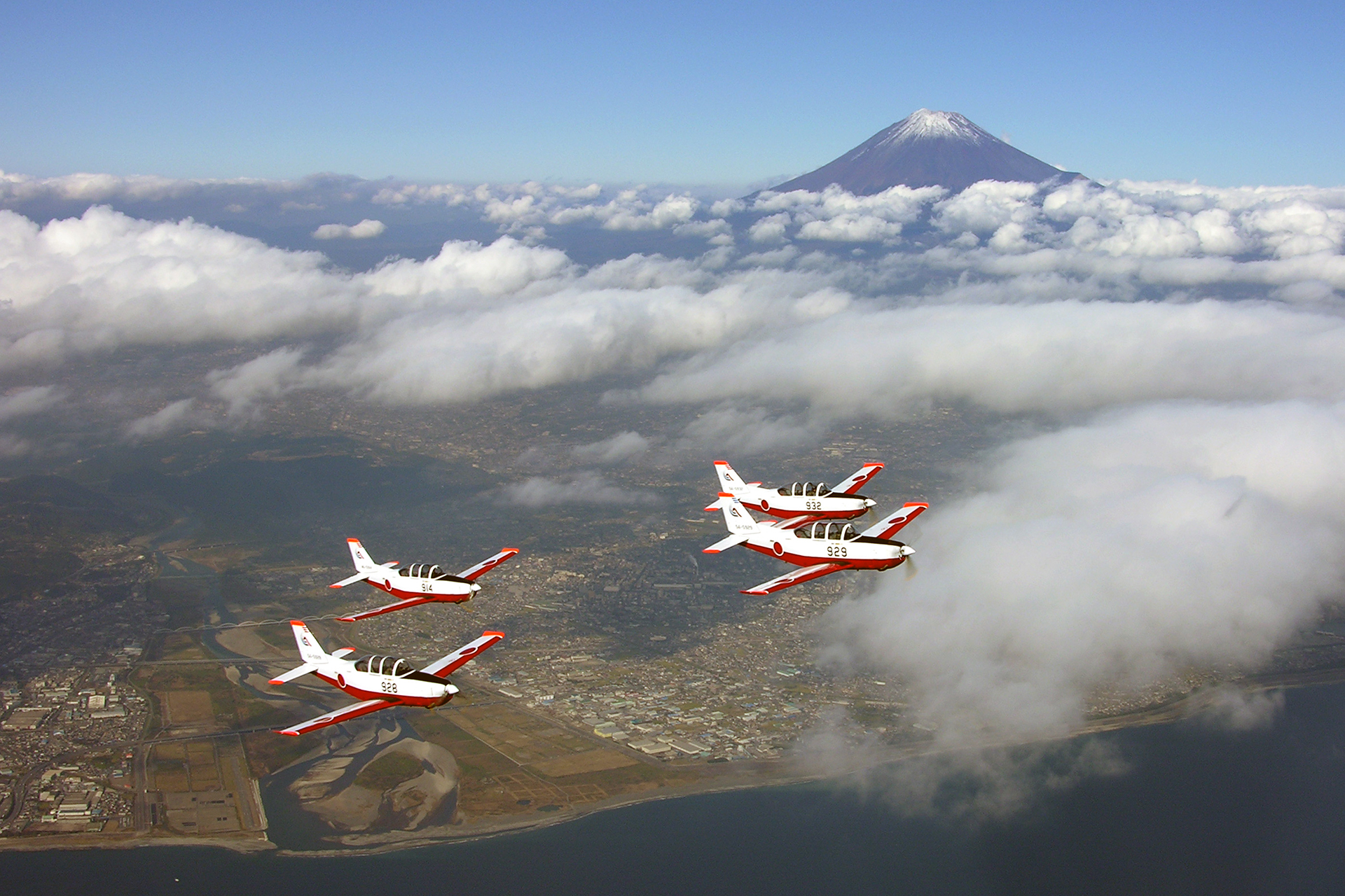 日本空中自卫队战斗机训练视频,日本富士直升机